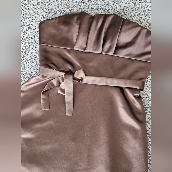 Strapless formal dress. - Picture 2 of 9